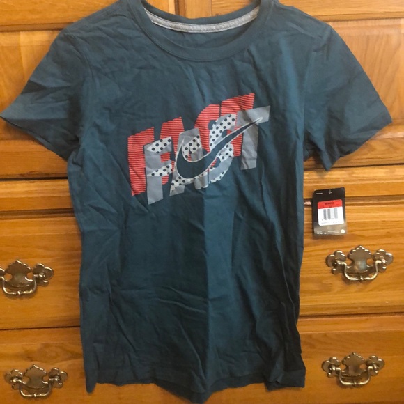 Nike Tops - Women’s Nike t shirt